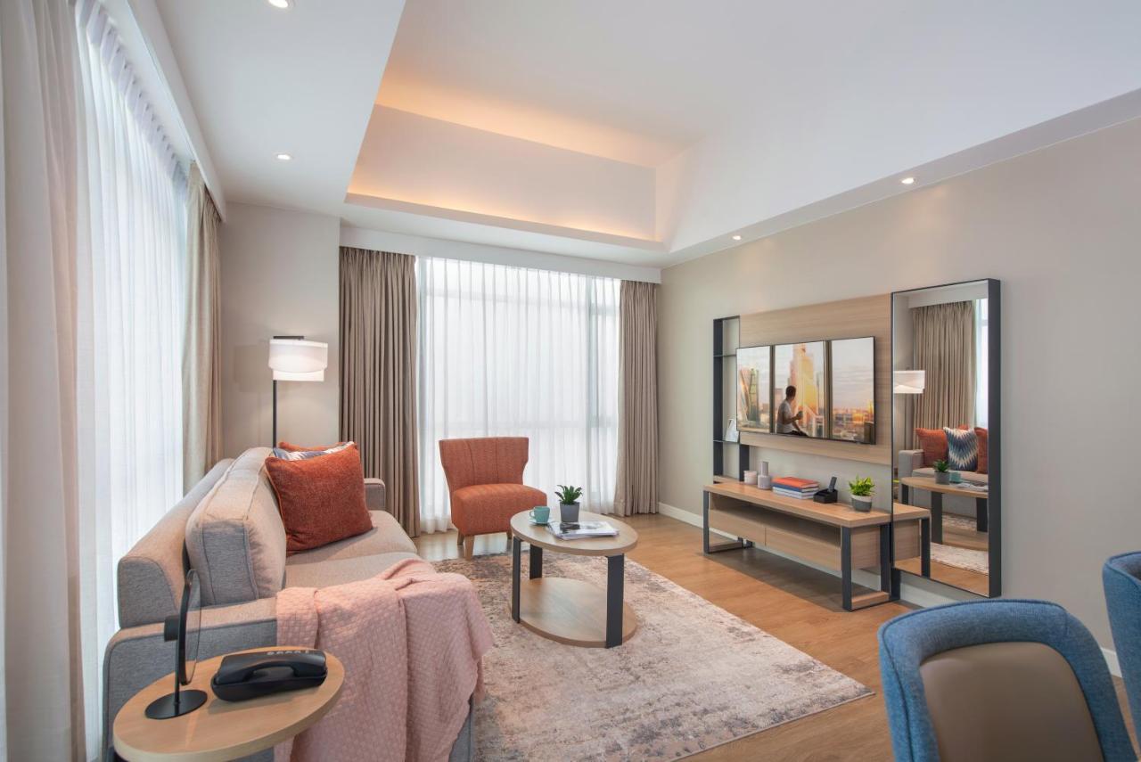 Citadines Roces Quezon City Exterior photo